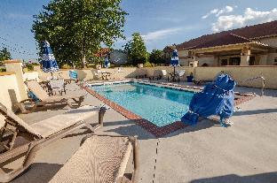 days inn and suites by wyndham commerce