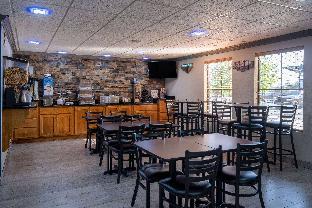 days inn and suites by wyndham commerce