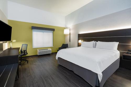 holiday inn express and suites trinidad by ihg