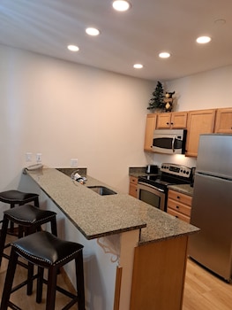 Beautiful 2Br In River Run - Kids Ski Free! 2 Bedroom Condo By Redawning,,3 star
