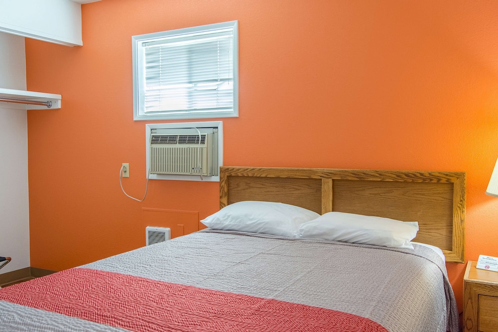 motel 6 madras or