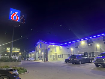 motel 6 tulsa ok airport