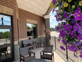 radisson hotel river falls