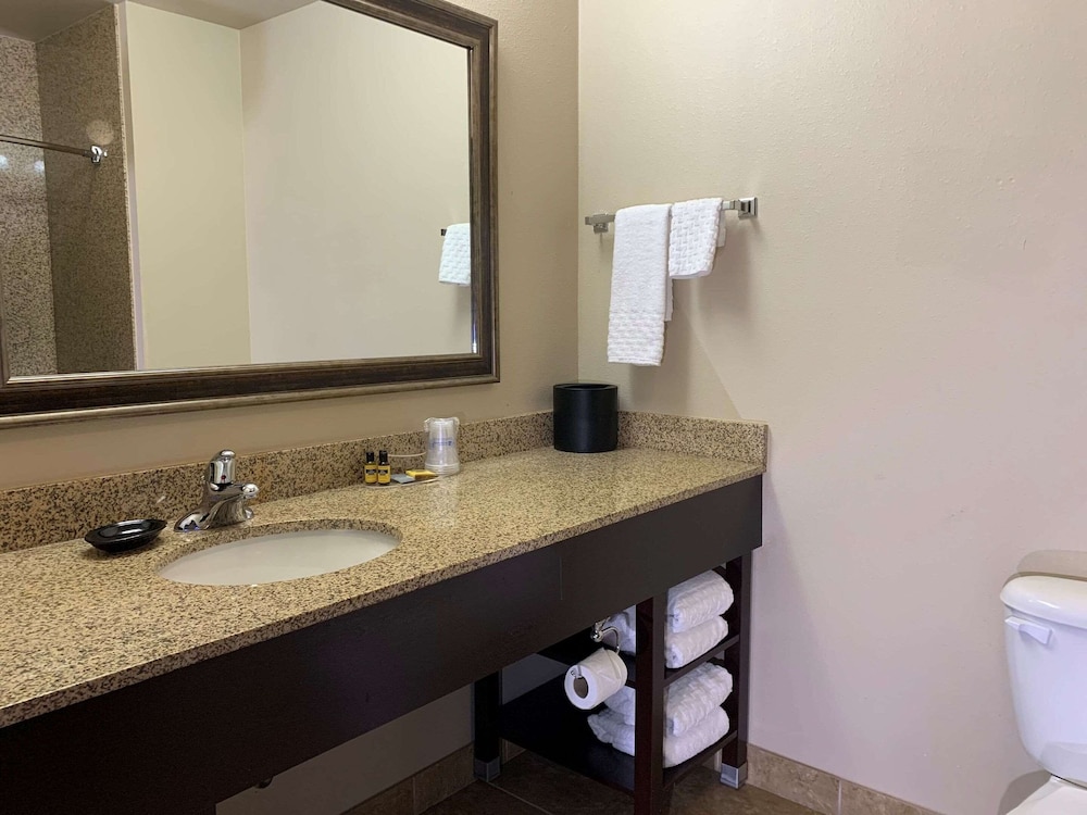 radisson hotel river falls
