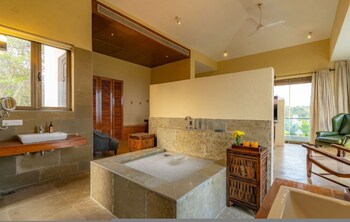 cliffhouse by hireavilla 5br w pvt pool in saipem