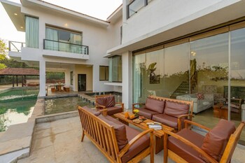 cliffhouse by hireavilla 5br w pvt pool in saipem