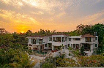 cliffhouse by hireavilla 5br w pvt pool in saipem