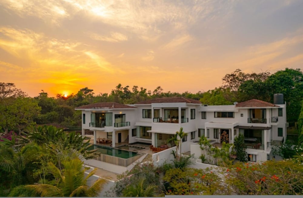 cliffhouse by hireavilla 5br w pvt pool in saipem