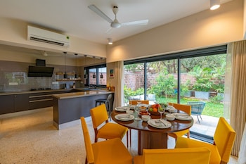 Villa Ezra - 10 Mins From Thalassa Vagator Beach,,2 star