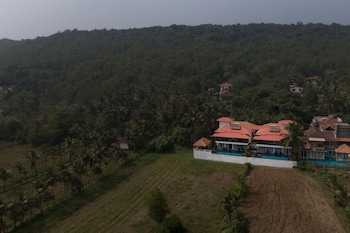 villa verona by hireavilla 6br with pool in parra