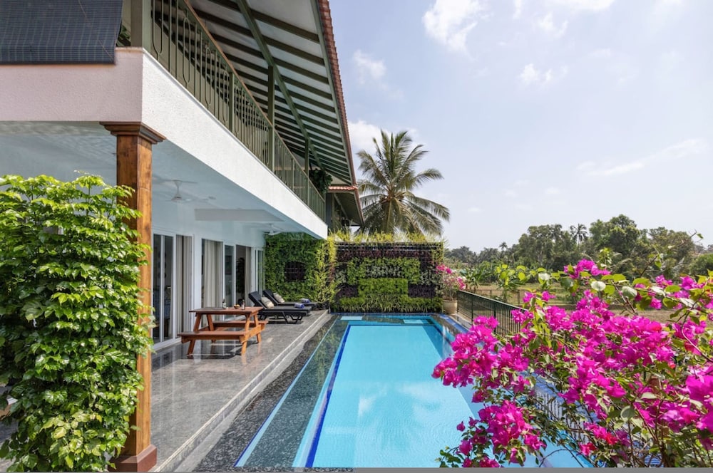 villa verona by hireavilla 6br with pool in parra