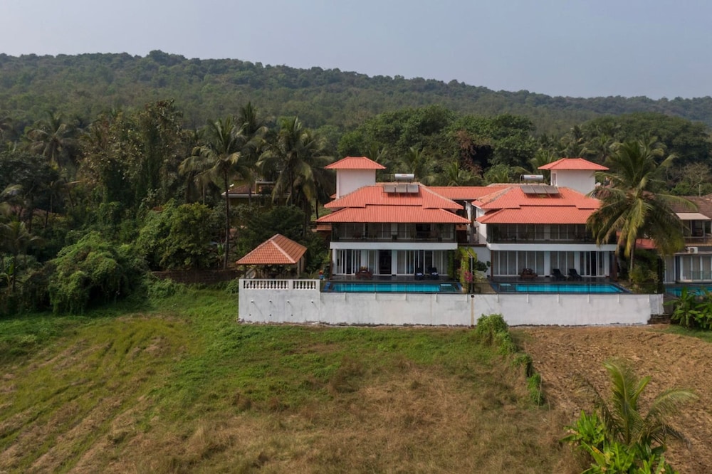 villa verona by hireavilla 6br with pool in parra