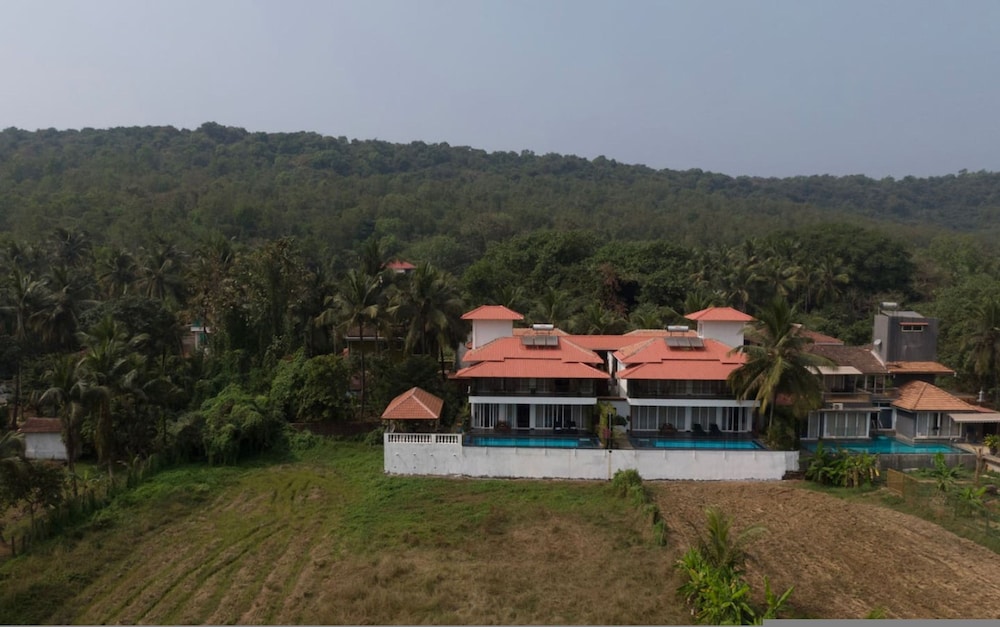 villa verona by hireavilla 6br with pool in parra