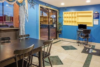 Days Inn By Wyndham Bastrop,Bastrop>>Austin,2 star