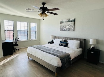 Autin - Family & Groups - Modern Lux,,2 star