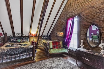 Dupriest Room 1 Bedroom By Main Street Bed & Breakfast,208 East Main Street,3 star