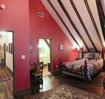 Dupriest Room 1 Bedroom By Main Street Bed & Breakfast,208 East Main Street,3 star