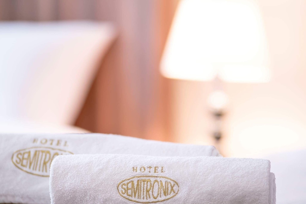semitronix hotel