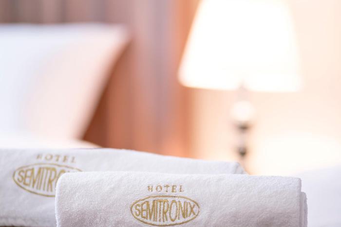 semitronix hotel