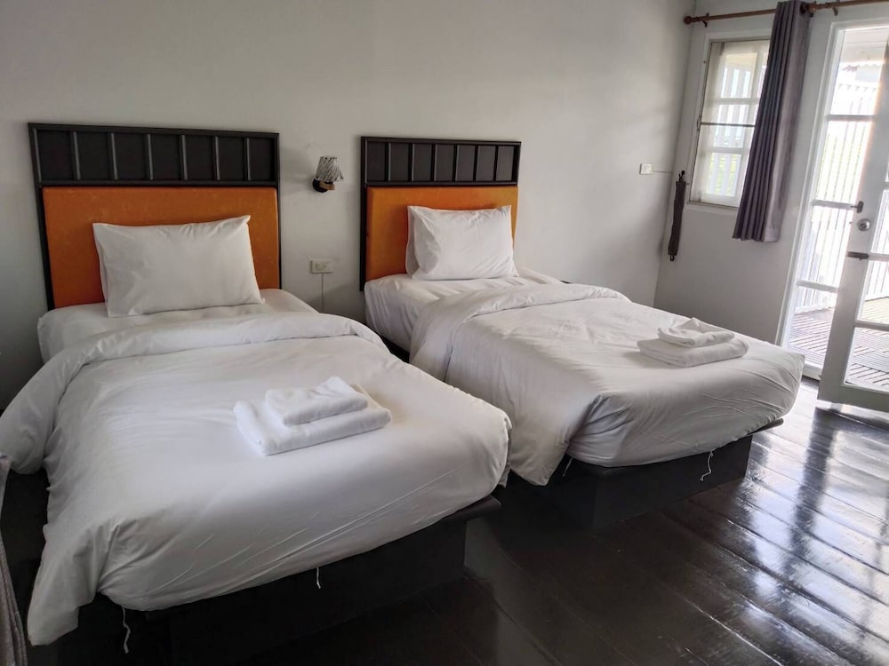 luna hut resort hua hin