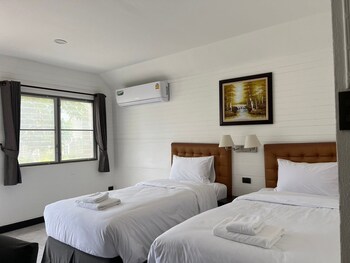 luna hut resort hua hin