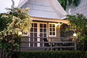 luna hut resort hua hin