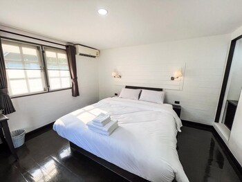 luna hut resort hua hin