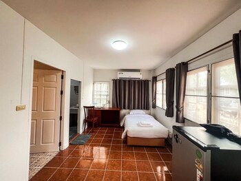 luna hut resort hua hin