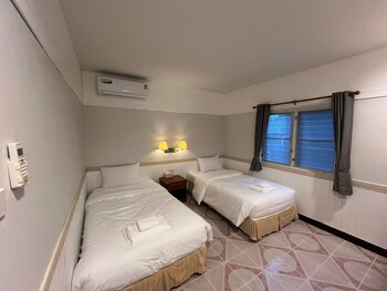 luna hut resort hua hin