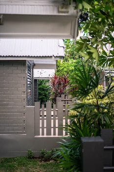 luna hut resort hua hin