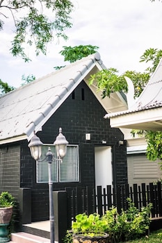 luna hut resort hua hin