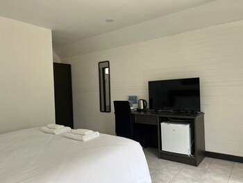 luna hut resort hua hin