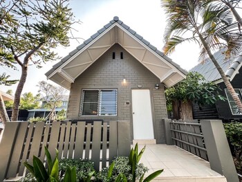 luna hut resort hua hin