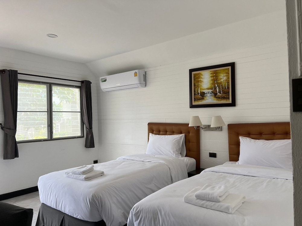 luna hut resort hua hin