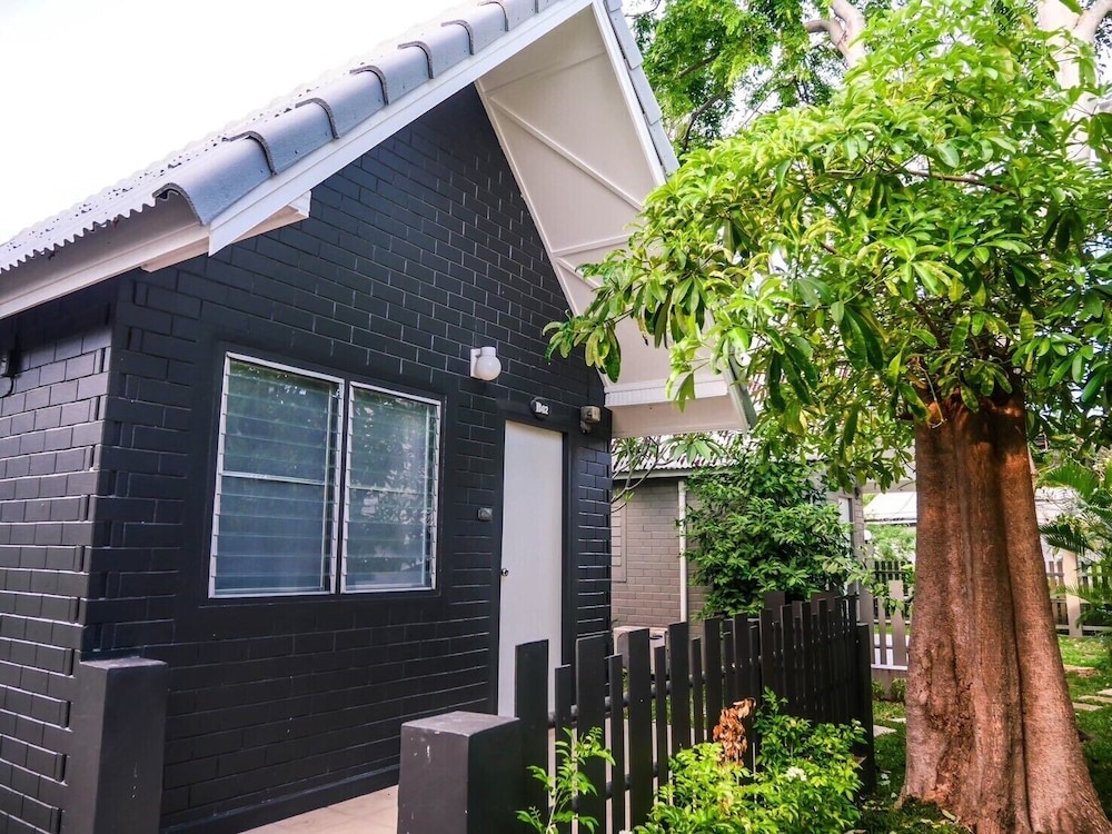 luna hut resort hua hin