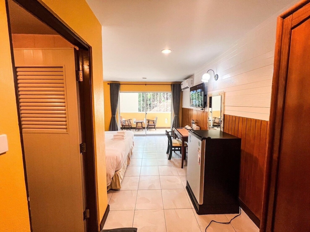 luna hut resort hua hin