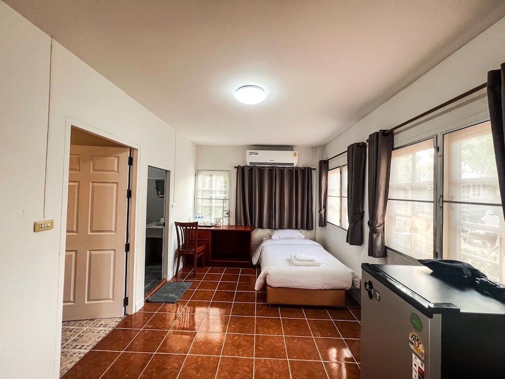 luna hut resort hua hin