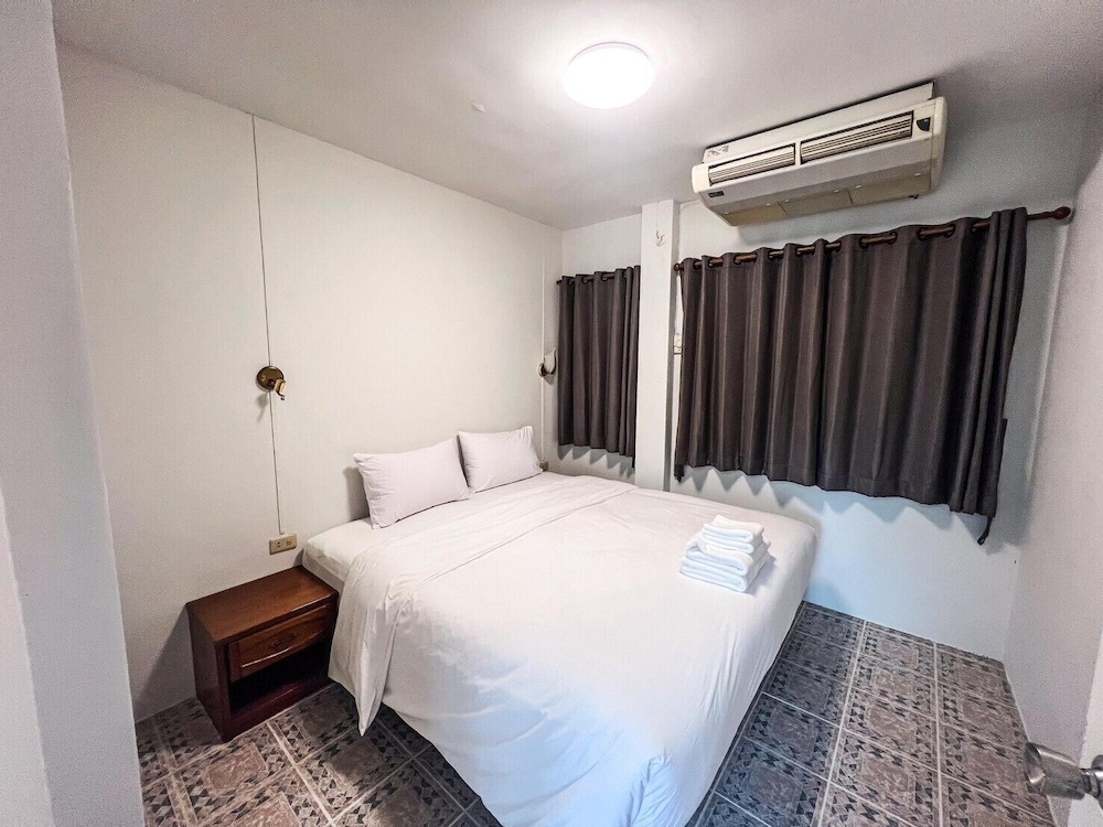 luna hut resort hua hin