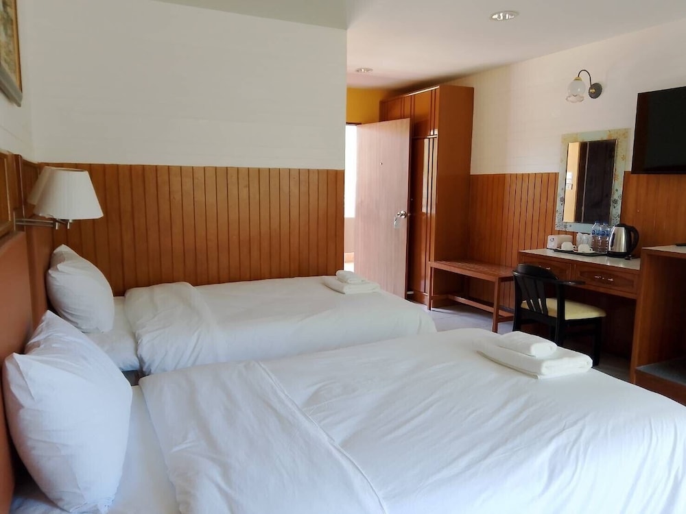 luna hut resort hua hin