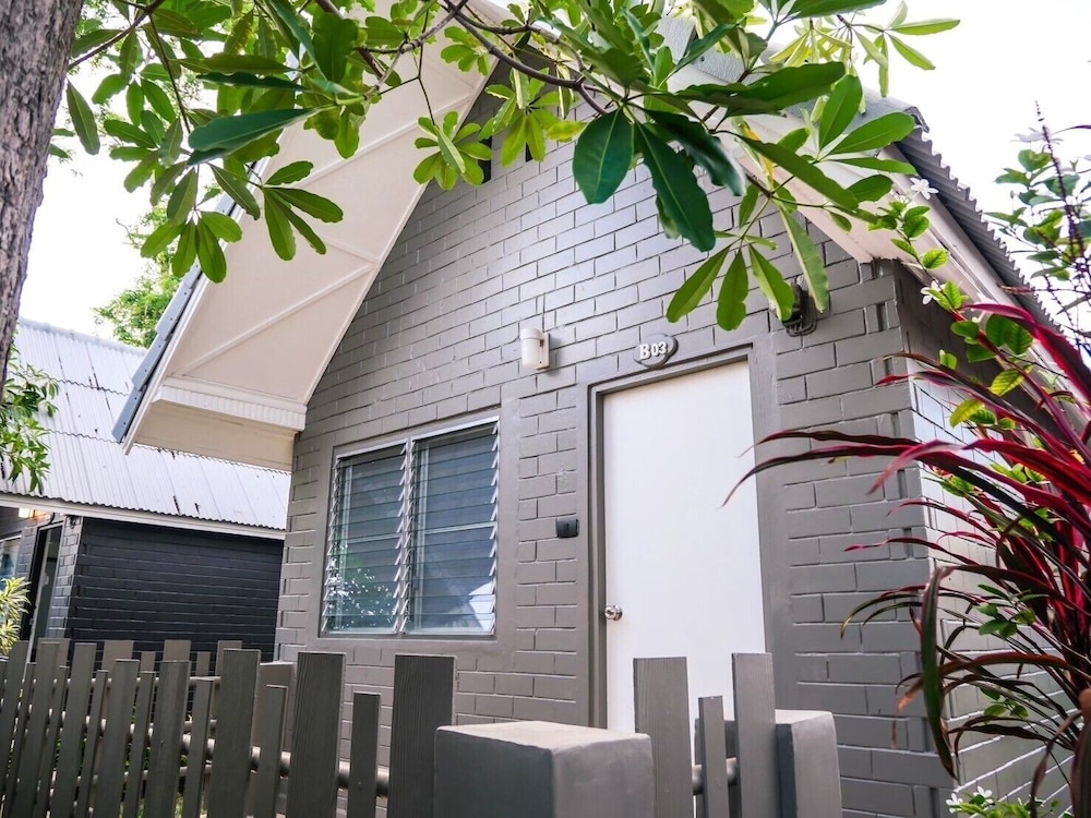 luna hut resort hua hin