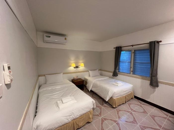 luna hut resort hua hin