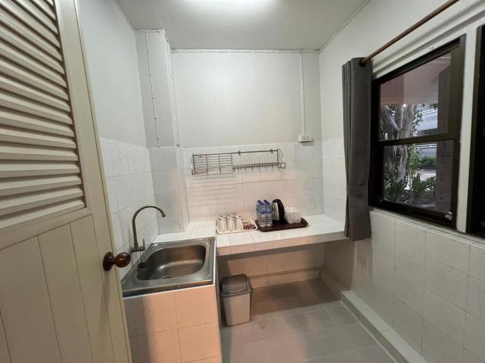 luna hut resort hua hin