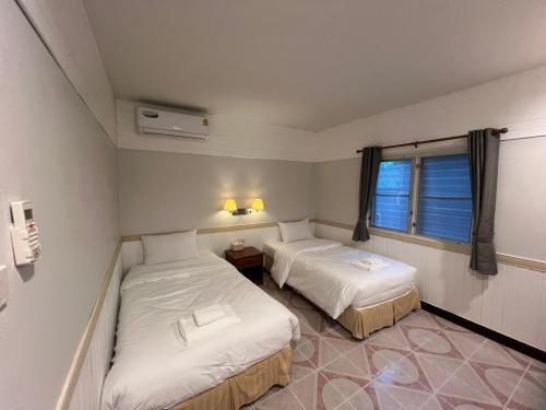 luna hut resort hua hin