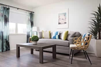 Deluxe King Condo Updated Suite By The Beach!,Mandalay Avenue 669,2 star