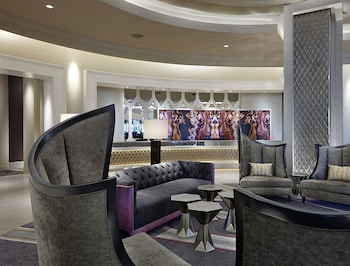 the guest house at graceland