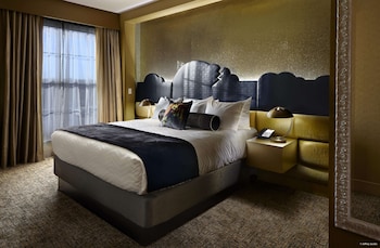 the guest house at graceland