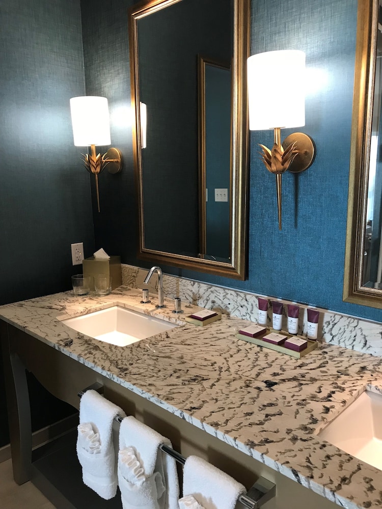 the guest house at graceland