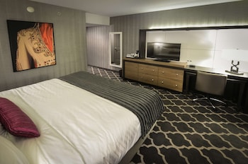 the guest house at graceland