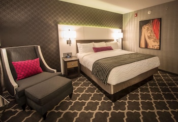 the guest house at graceland