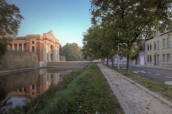 Menin Gate House 2,Near Menin Gate Memorial,5 star